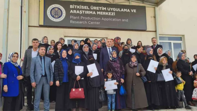 Bitkisel üretim uygulama ve araştırma merkezinde çiftçilere eğitim verildi