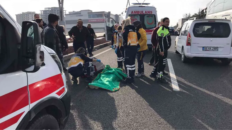 Karşıdan karşıya geçen radyocu, önce kamyon sonra da otobüs çarpması sonucu hayatını kaybetti