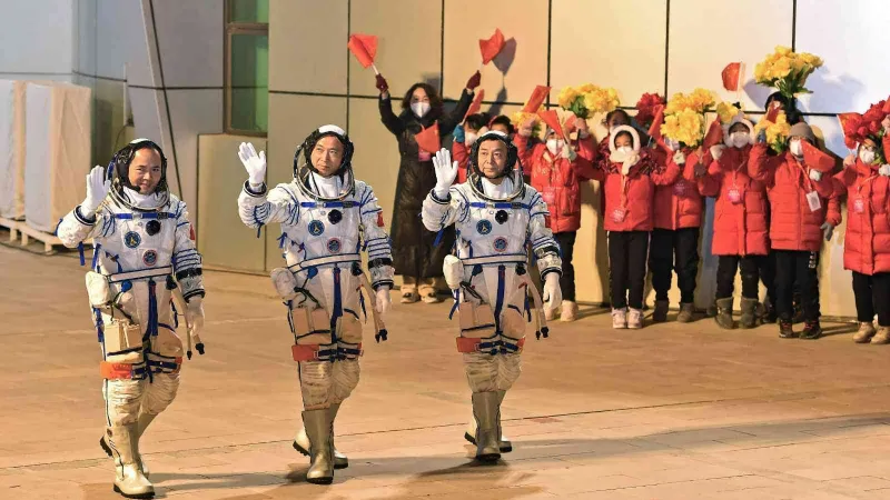 Çin, Tiangong Uzay İstasyonu’na görev değişimi için 3 astronot gönderdi