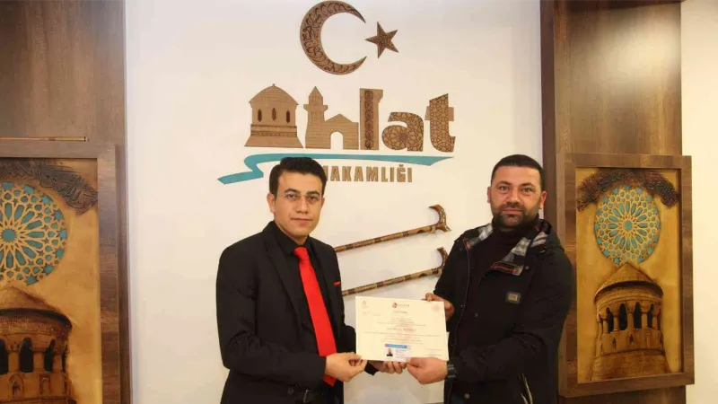 Ahlat’ta eğitimini tamamlayan genç çiftçi ve girişimciler sertifika aldı