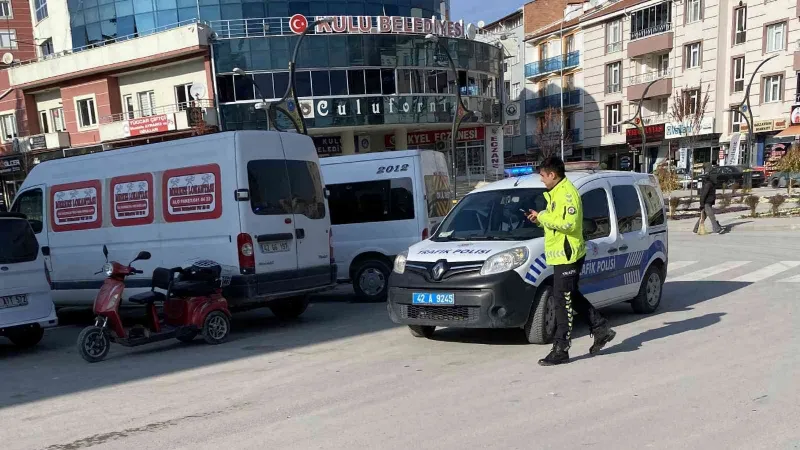 Kamyonet ile elektrikli üç tekerlekli bisiklete çarpıştı: 1 yaralı