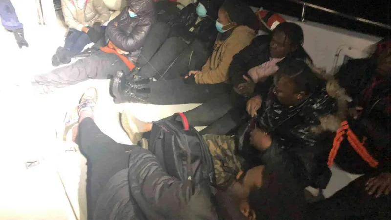 Aydın’da 16 düzensiz göçmen kurtarıldı