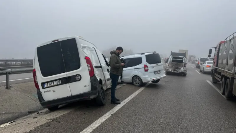 Bursa’da yoğun sis nedeniyle 9 farklı noktada 22 araç kaza yaptı: 6 yaralı