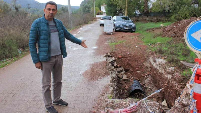 Dünyaca ünlü plajın bulunduğu mahallede yol sorunu için çözüm aranıyor