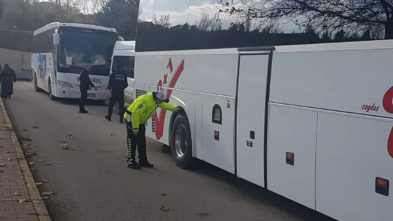 Otobüs terminalinde kış lastiği denetimi