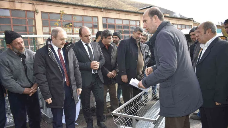 Bayburt’ta çiftçilere ekipman dağıtıldı