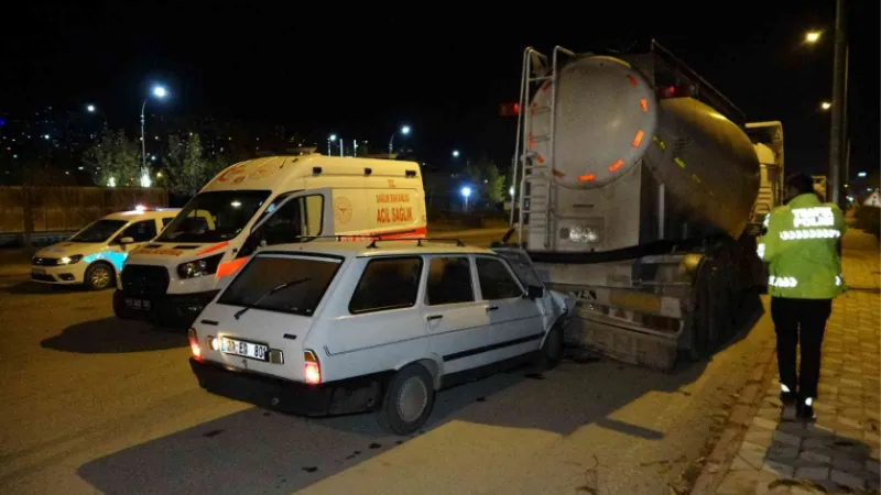 Elazığ’da otomobil beton mikserine çarptı: 1 yaralı