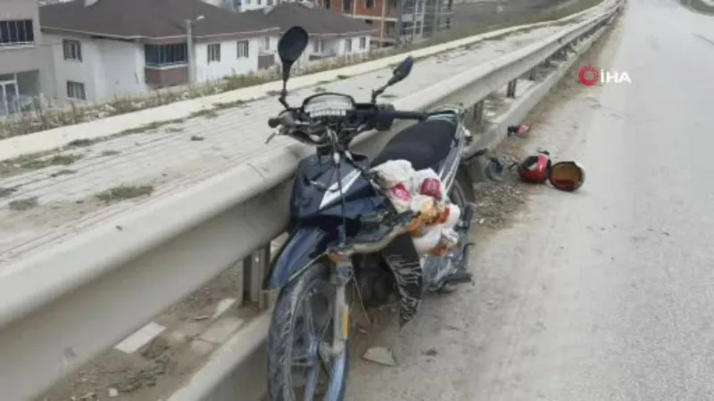 Halk otobüsüyle kafa kafaya çarpışan motosikletin sürücüsü hayatını kaybetti