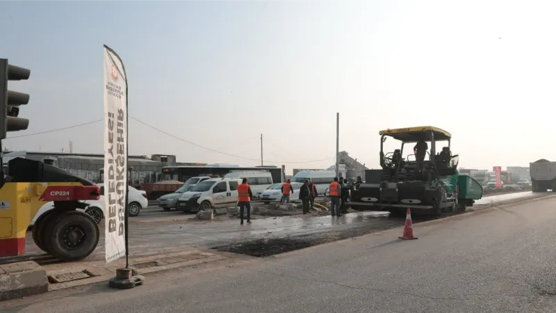 Akçakale’de yol genişletme çalışmaları sürüyor