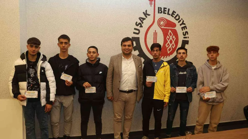 Liseler Arası Futbol Turnuvası ödüllerini Başkan Çakın verdi