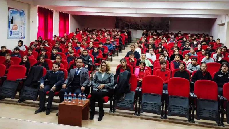 Altıntaş’ta ortaokul öğrencilerine insan hakları eğitimi