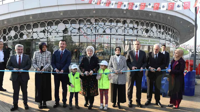 Emine Erdoğan: "Geleceğimiz emin ellerde"