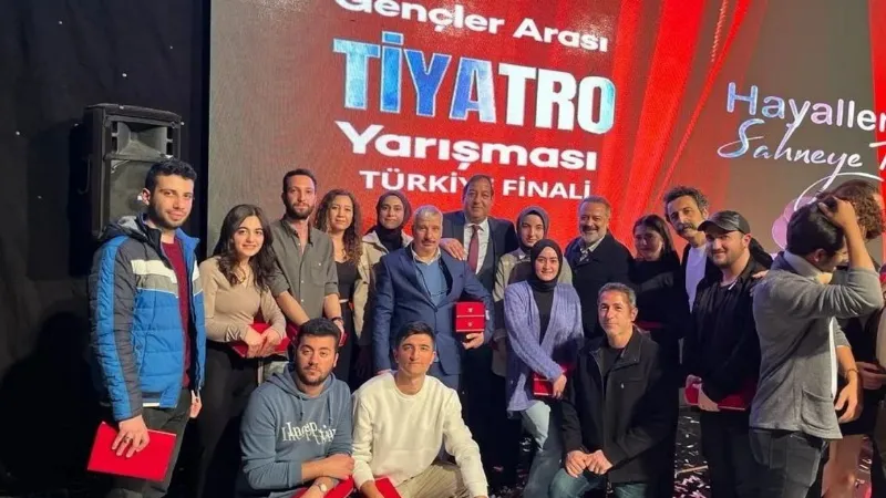 Erzincan ekibi ’Çaresizlik’ oyunuyla Türkiye üçüncüsü oldu