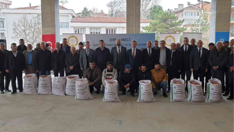 Orhaneli’de çiftçiye 6 ton arpa ve buğday dağıtıldı