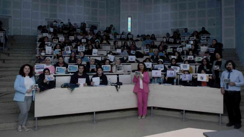 Doktor Öğretim Üyesi Havva Gezgin Yazıcı: "Kartpostallar, teknolojiye yenik düştü"