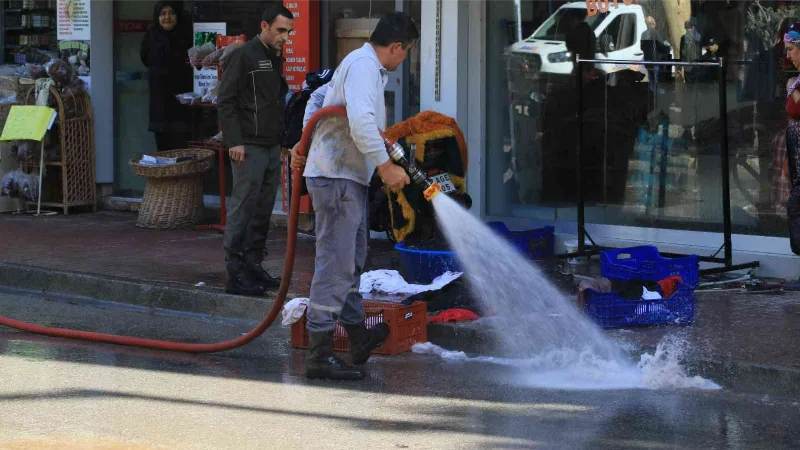 Kumluca’da selin izleri siliniyor