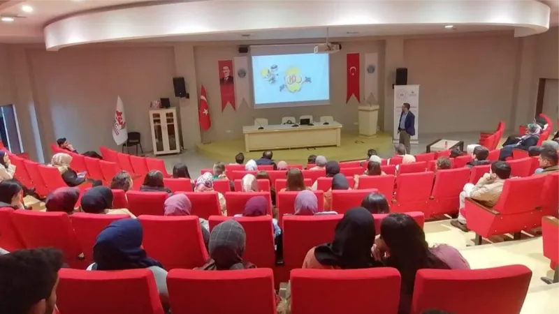 Üniversitede kariyer geliştirme eğitimi verildi