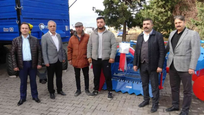 Çiftçilere patates makine, ekipmanları teslim edildi