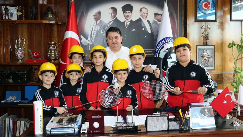 Badminton sporcuları GMİS’i ziyaret etti