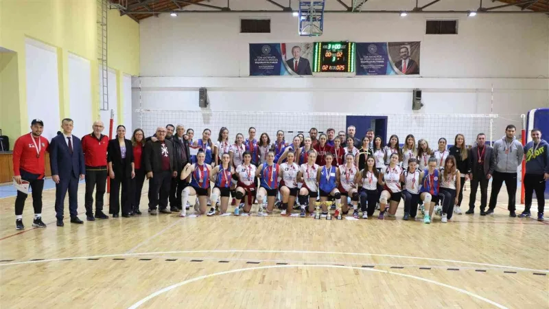 Aydın’da ’Okullar Arası Genç Kızlar Voleybol Şampiyonası’ tamamlandı