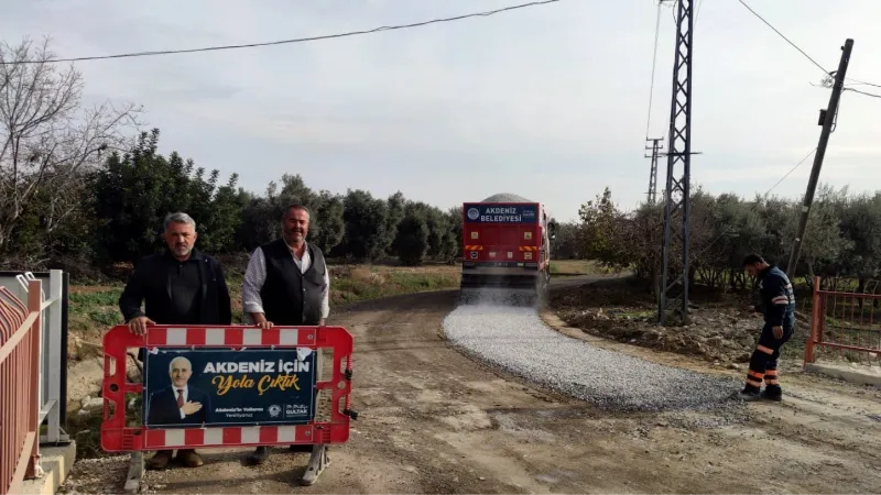 Akdeniz’de asfaltlama çalışmaları sürüyor