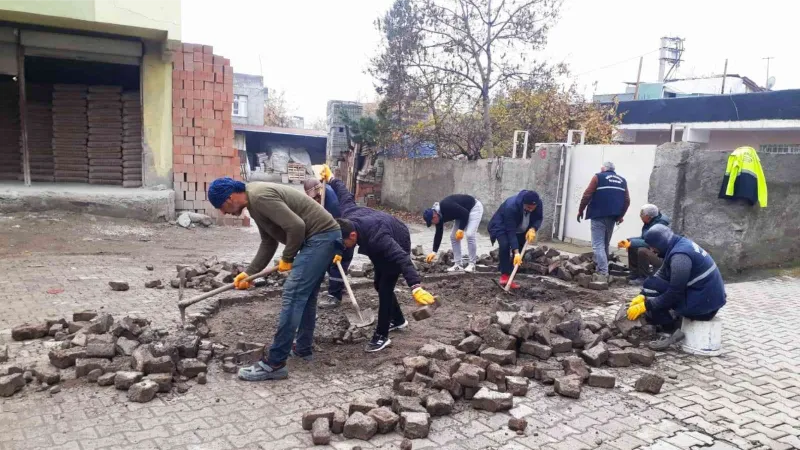 Bağlar’da kaldırım yenileme çalışmaları sürüyor