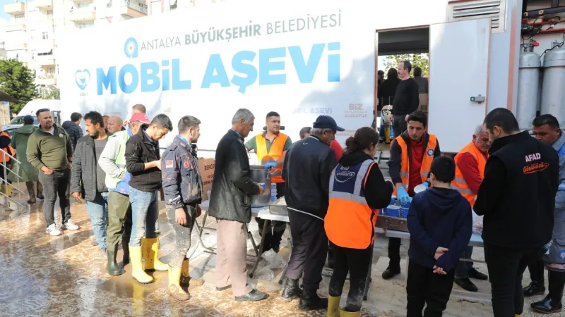 Kumluca’da gıda ve eşya temini ile hasar tespitleri yapılıyor