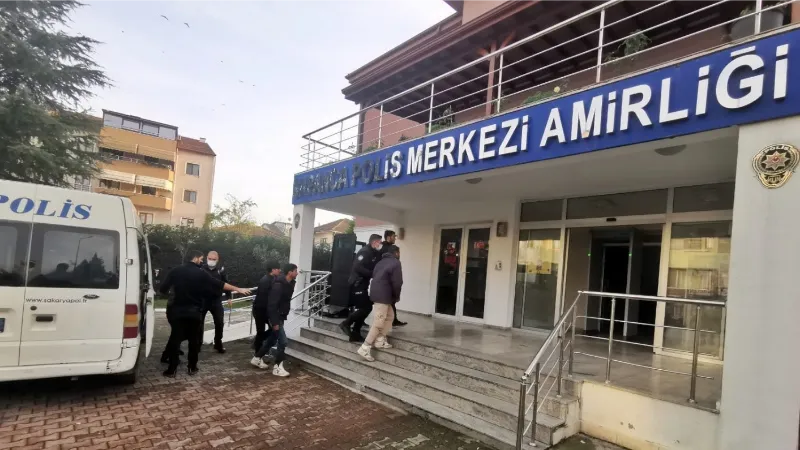 Ülkeye kaçak yollarla giren 44 yabancı uyruklu şahıs yakalandı