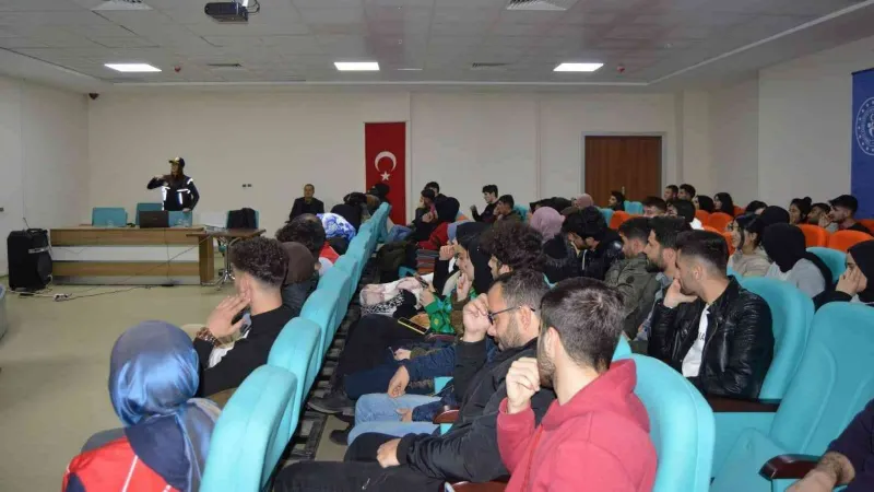 Tatvan’da “Bağımlılıkla Mücadele Semineri” verildi