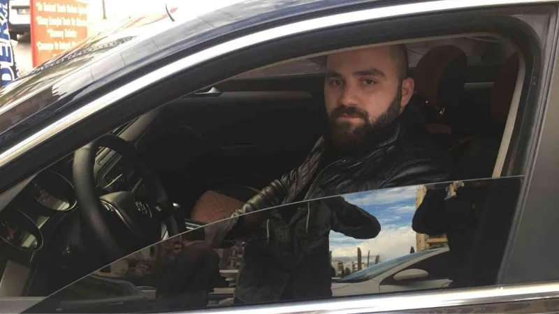 Adana’da otomobilde arkadaşlarıyla oturan şahsa silahlı saldırı