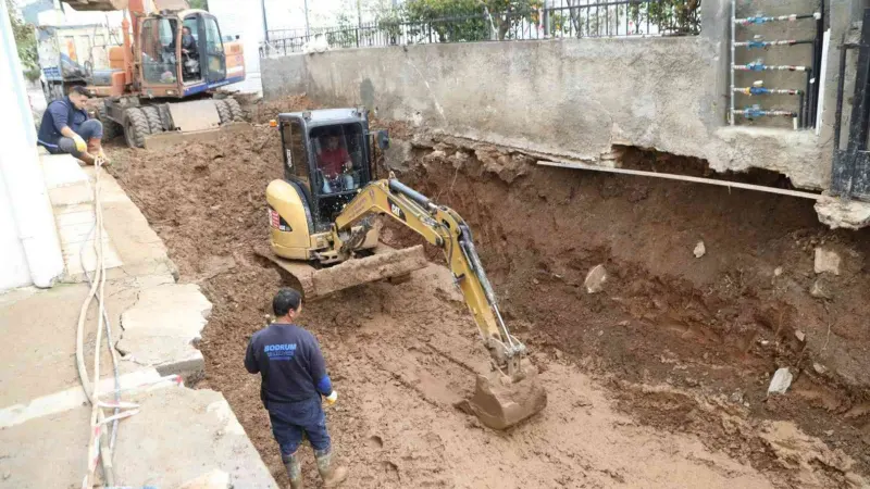 Bodrum’da vatandaşları selden kurtaracak çalışmalar aralıksız sürüyor