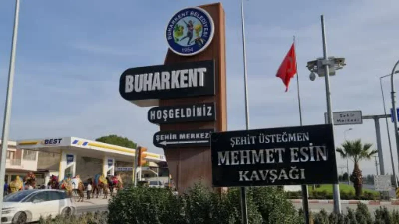 Buharkent’te güreşecek develer şehir turuna çıktı