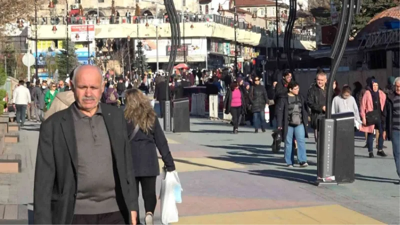 Bolu’da vatandaşlar güneşli havanın tadını çıkardı