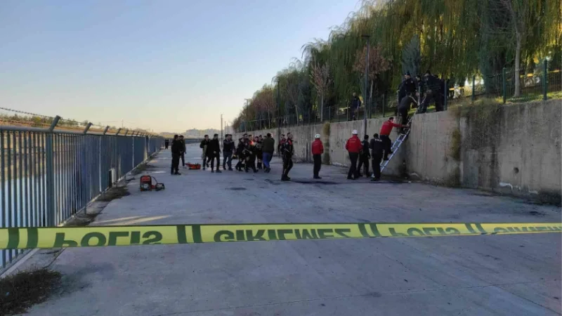 Dalgıç polis, çocuğu kurtarmak için dakikalarca kalp masajı yaptı