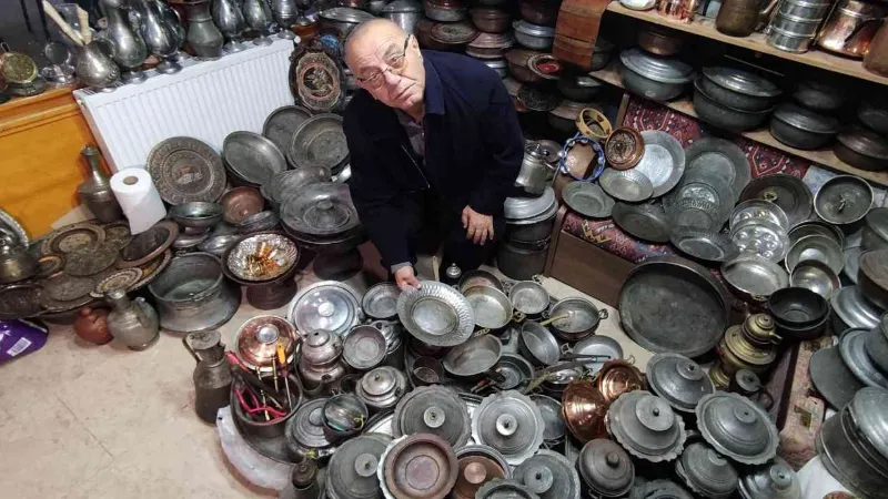 Bakır koleksiyoncusu...Ziyaretçilerini geçmişe götürüyor