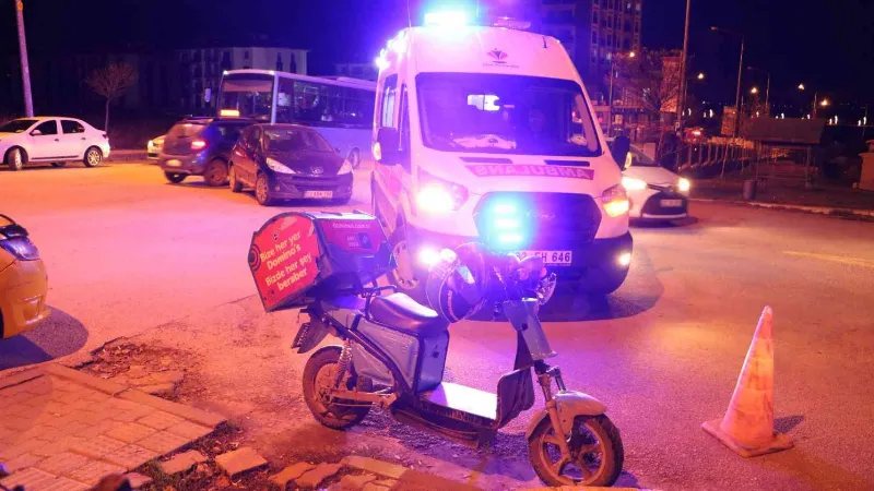 Edirne’de otomobille çarpışan motosikletli kurye yaralandı