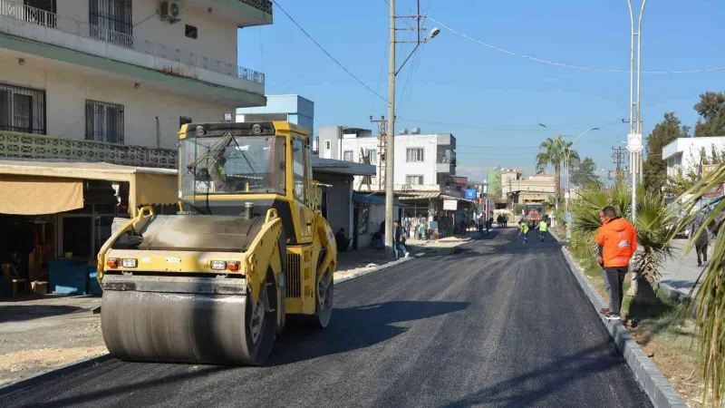 Tarsus’ta yol çalışmaları sürüyor