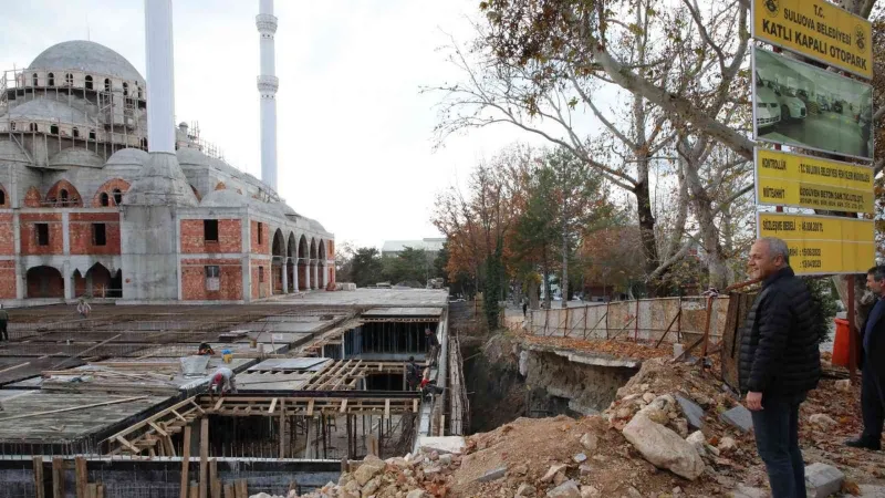 Suluova’da trafiğe nefes aldıracak otoparkın inşası sürüyor