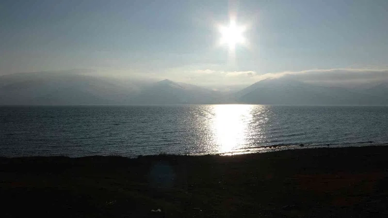 Çıldır gölünde şaşırtan durum: Göl donmadı