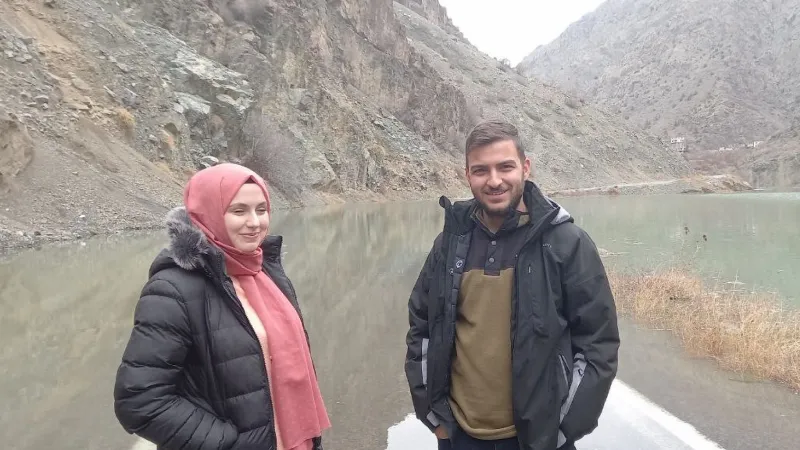 Artvin’de nişanlı çift tanıştıkları köyün sular altında kalmasını son kez izledi