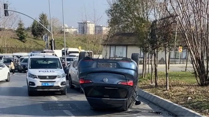 Takla atan otomobili vatandaşlar düzeltti