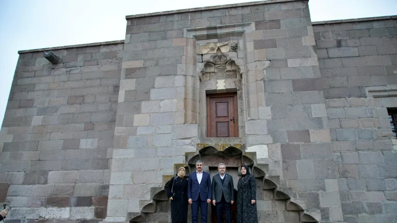 Rektör Çiftçi, Ankara Üniversitesi heyetine Taş Mescit’i gezdirdi