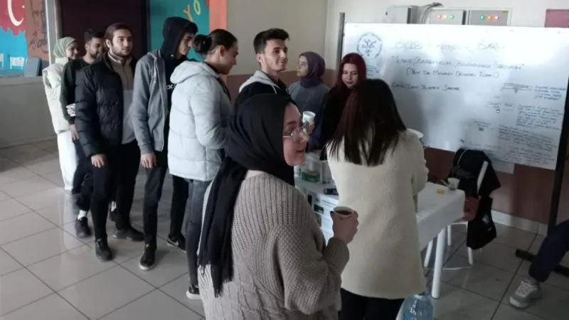 Burhaniye’de üniversitelilerin projeleri devam ediyor