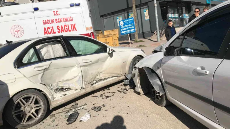 Bilecik’te yaşanan trafik kazasında 3 kişi yaralandı
