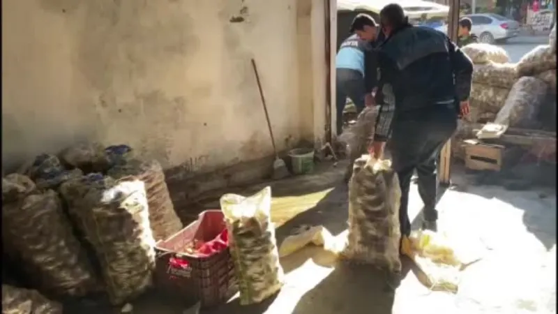 Zabıta 1 ton küflenmiş patates ele geçirdi