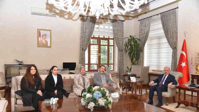 Vali Karadeniz şehit ailesini ağırladı