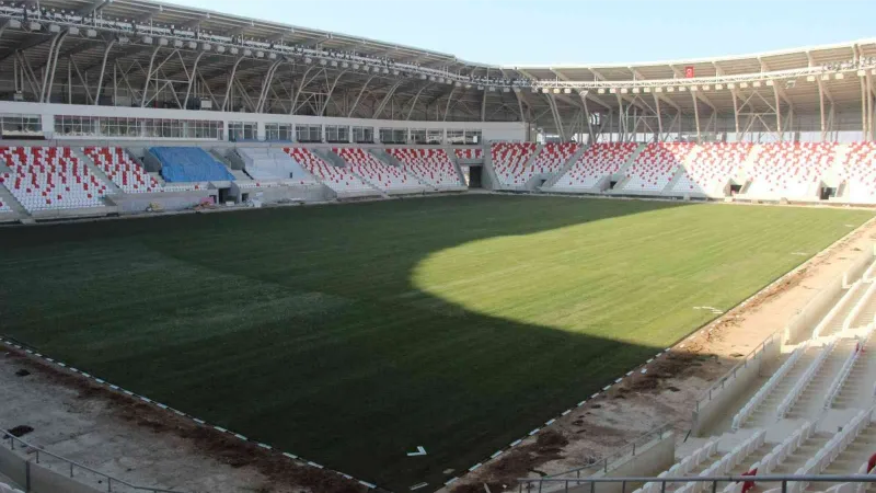 Karaman’ın yeni şehir stadyumunda çim serme işlemi tamamlandı