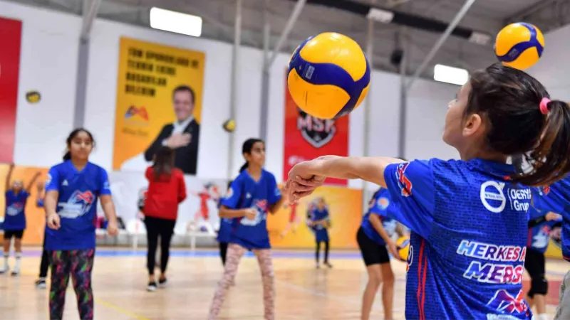 Mersin’de voleybol kursları sürüyor