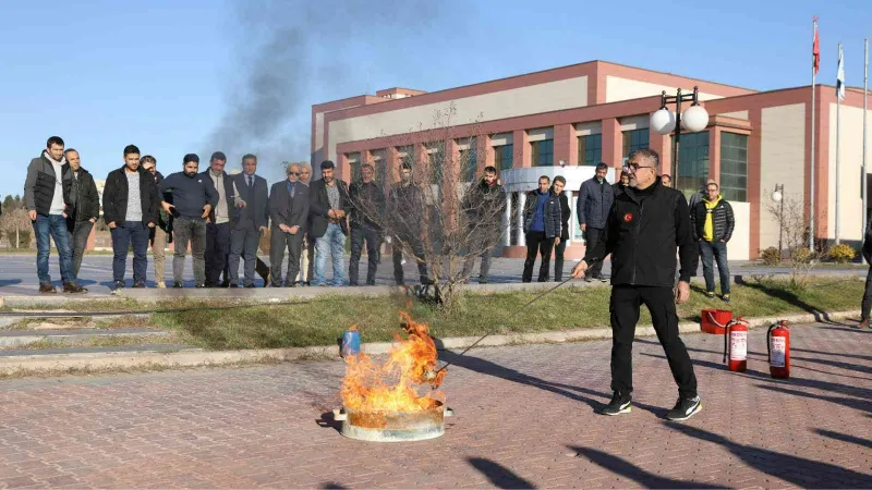 Dicle Üniversitesi personeline yangın eğitimi ve tatbikatı