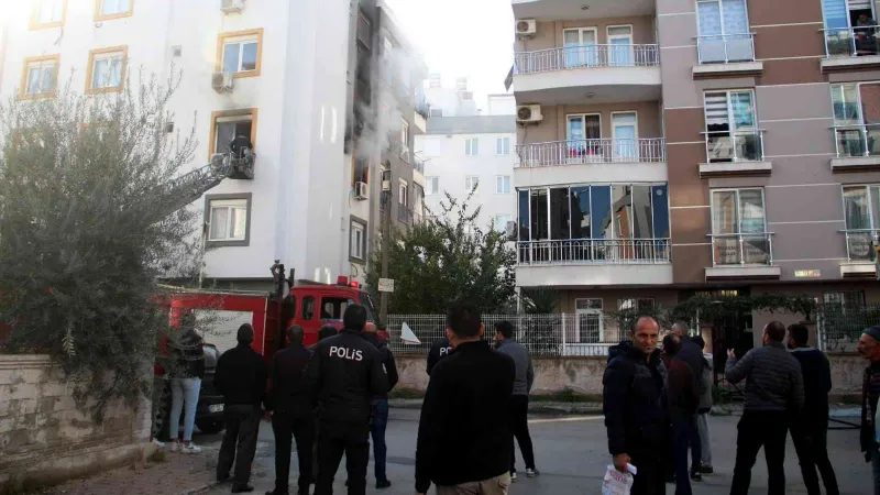 Kedisi yangında telef olan genç kız gözyaşlarına boğuldu